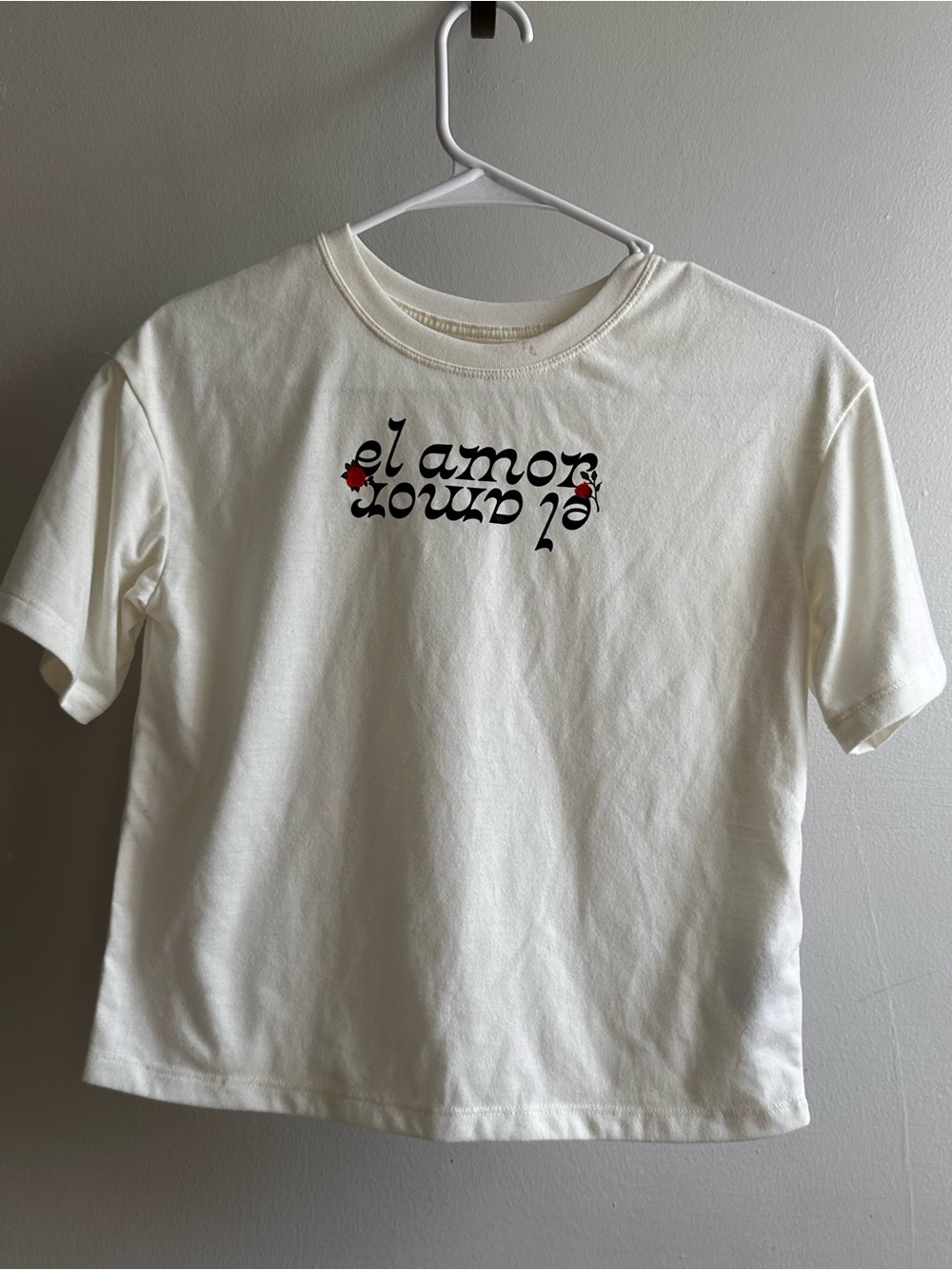 art class Cream Graphic "el amor" Tee with Red Rose Accents